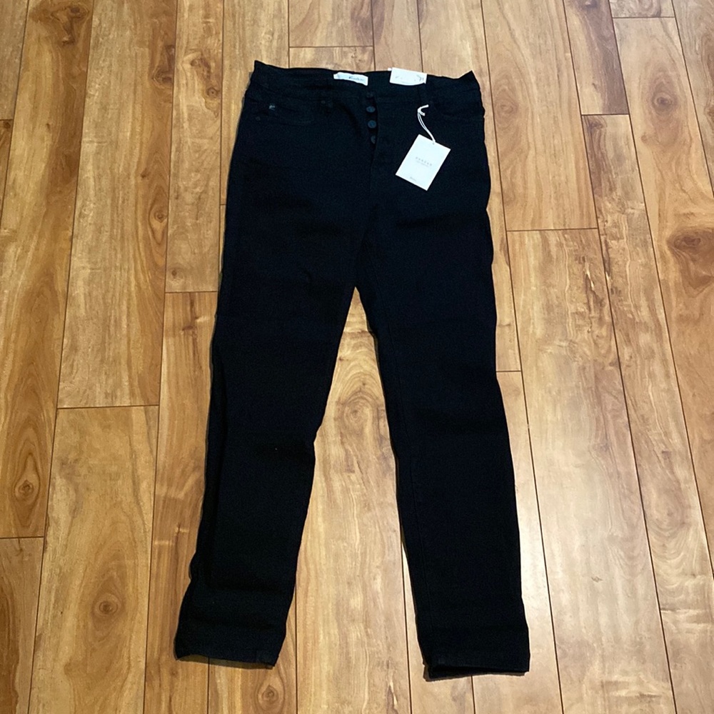 Woman’s new KanCan jeans
